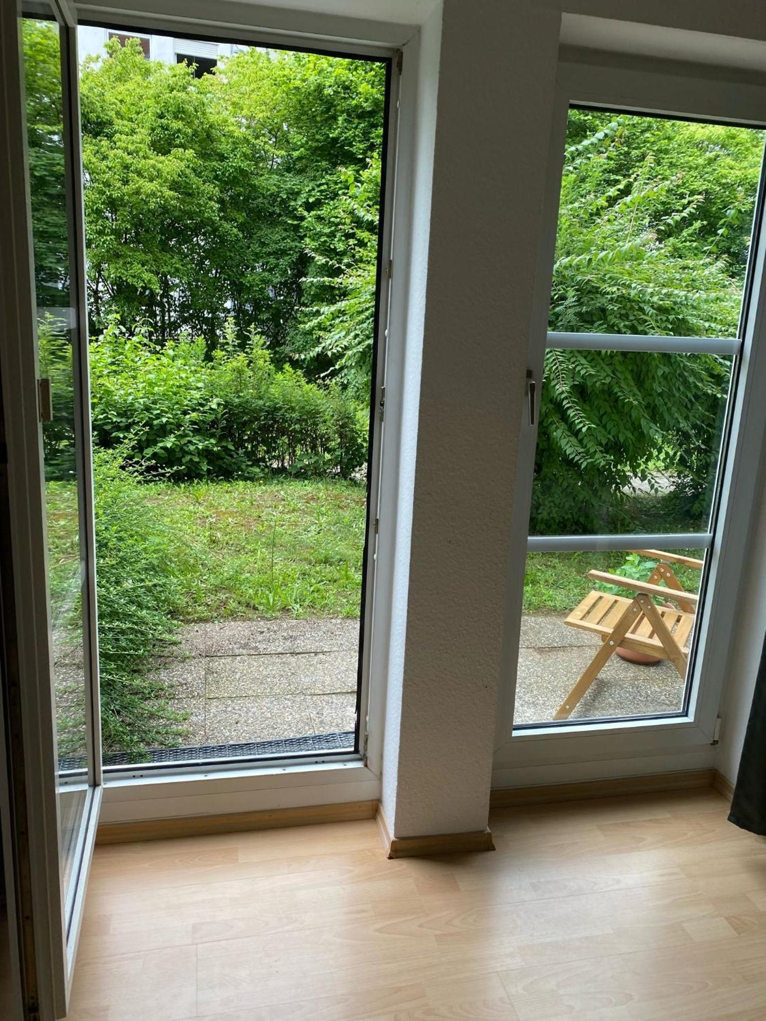 Apartment, Monteurwohnung Mit Ruhiger Terrasse In Apartment *